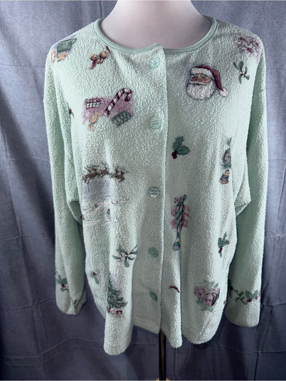 2591-Artisan Light Green Holiday Crewneck Sweater with Festive Embroidery